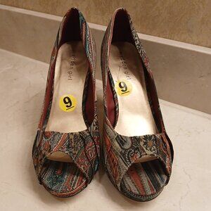 Madden Girl Peep Toe Platform Heels Size 9 - Multicolor Print